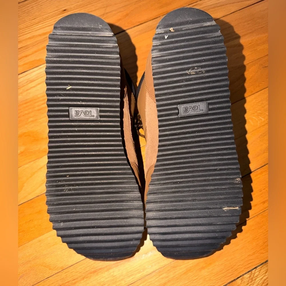 Teva Men's Tan and Black Outdoor Boots